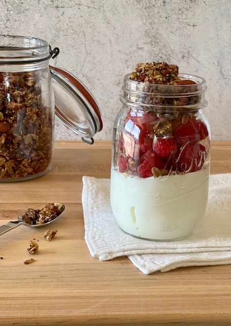 Granola with Greek yogurt and raspberries